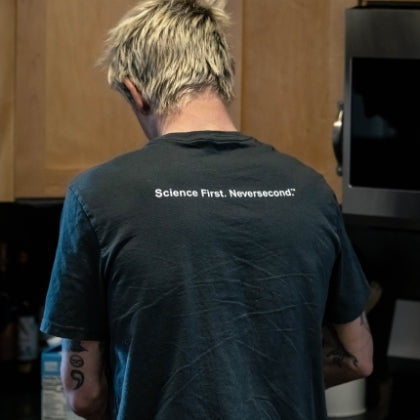 NEVERSECOND TEE SHIRT - M